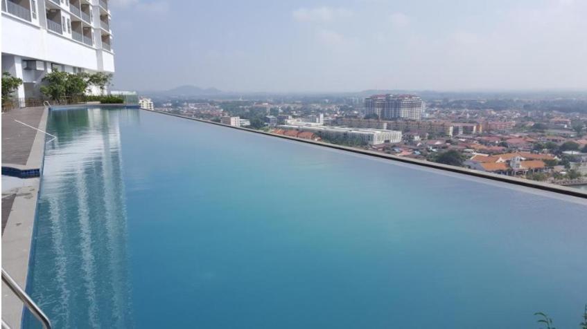 Silverscape Seaview Residences Melaka מראה חיצוני תמונה